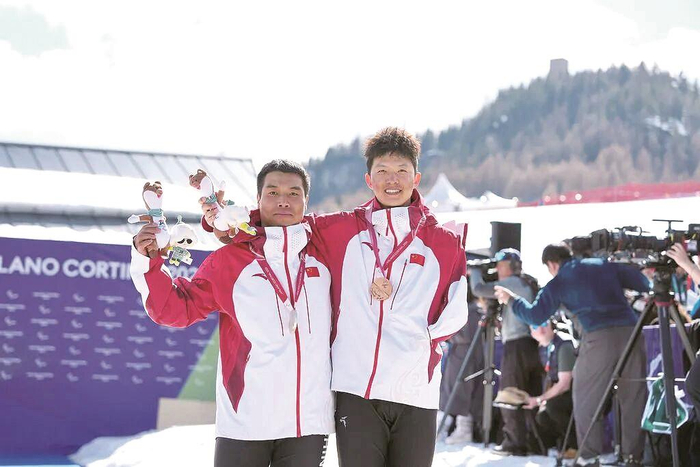 官方网站-三战冬残奥，24岁“老将”终圆梦|冬残奥会|北京冬残奥会|单板滑雪|米兰|江紫豪_新浪新闻