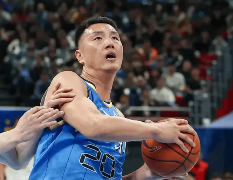 官方网站-梦回巅峰！翟晓川出战26分钟，得到15分11篮板2助1抢断1盖帽